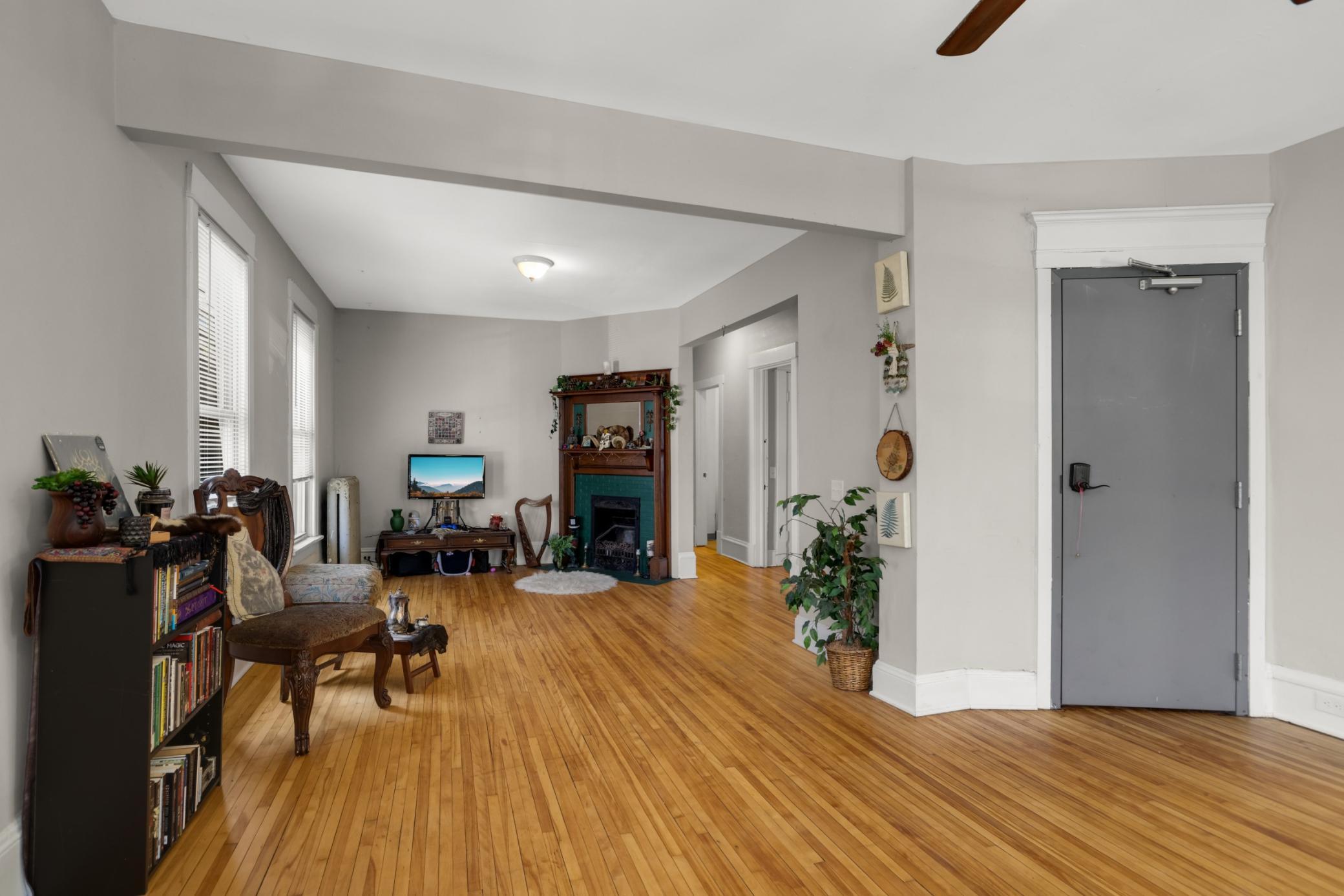 View of Residential Income at 810 6th Street, Minneapolis MN 55414, Minneapolis (5 of 36) - Mike Wilen | Minnesota Team Real Estate