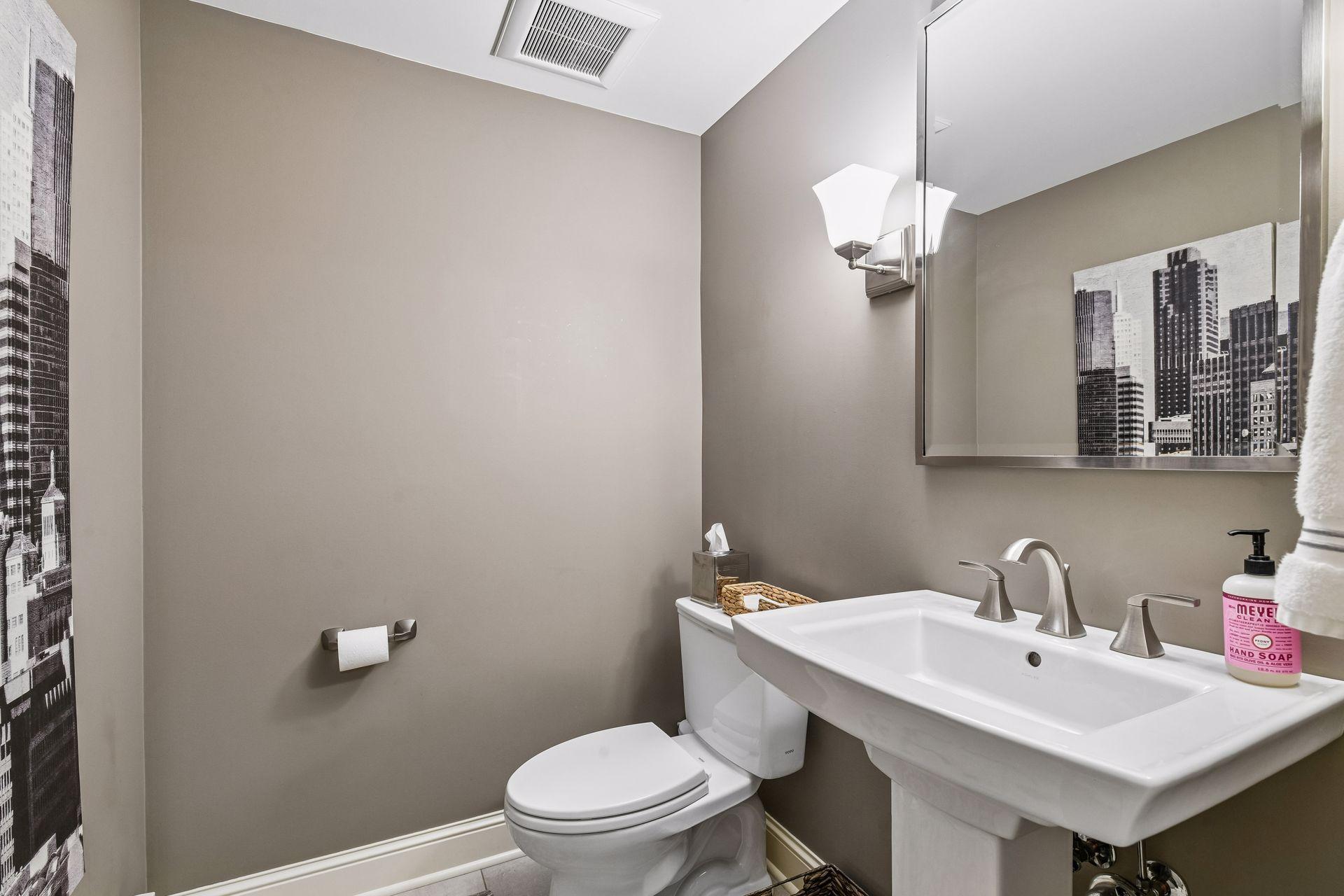View of Residential at 2240 Lake Of The Isles Parkway, Minneapolis MN 55405, Minneapolis (60 of 88) - Mike Wilen | Minnesota Team Real Estate