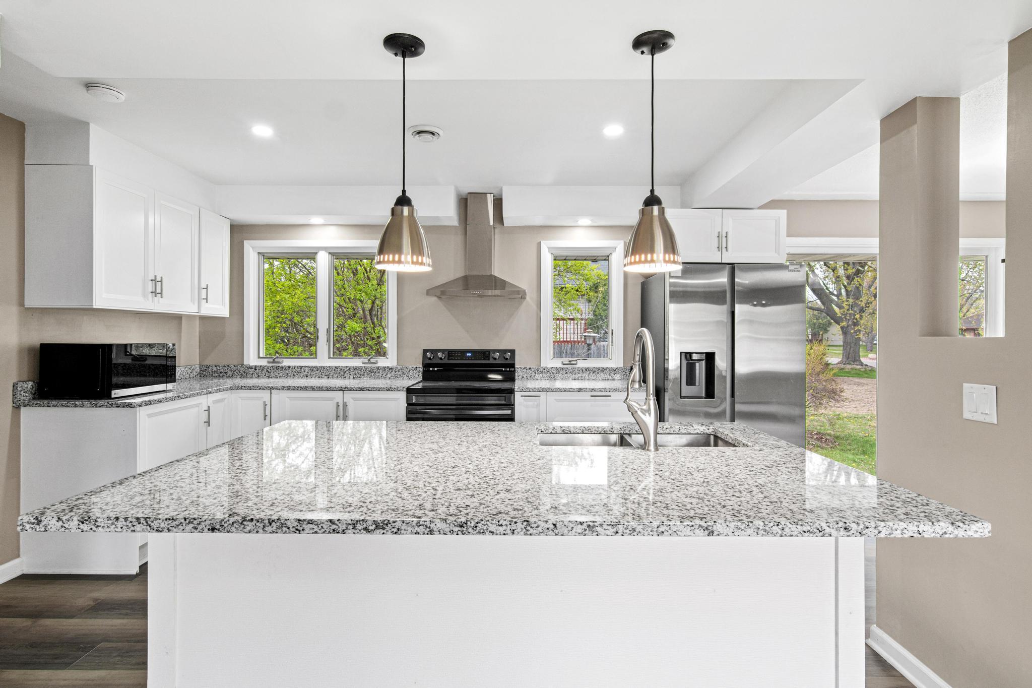 View of Residential at 8033 Georgia Avenue, Brooklyn Park MN 55445, Brooklyn Park (11 of 30) - Mike Wilen | Minnesota Team Real Estate