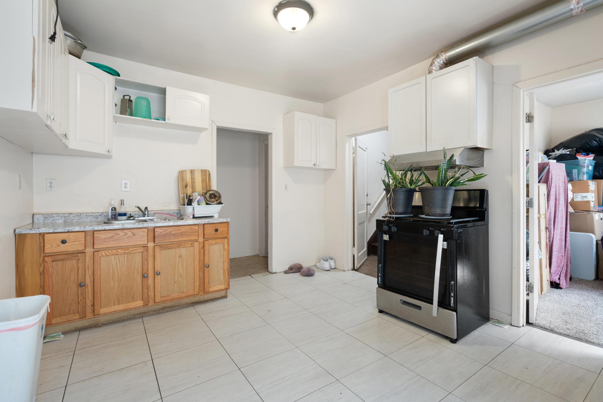 View of Residential Income at 918 Queen Avenue, Minneapolis MN 55411, Minneapolis (18 of 28) - Mike Wilen | Minnesota Team Real Estate