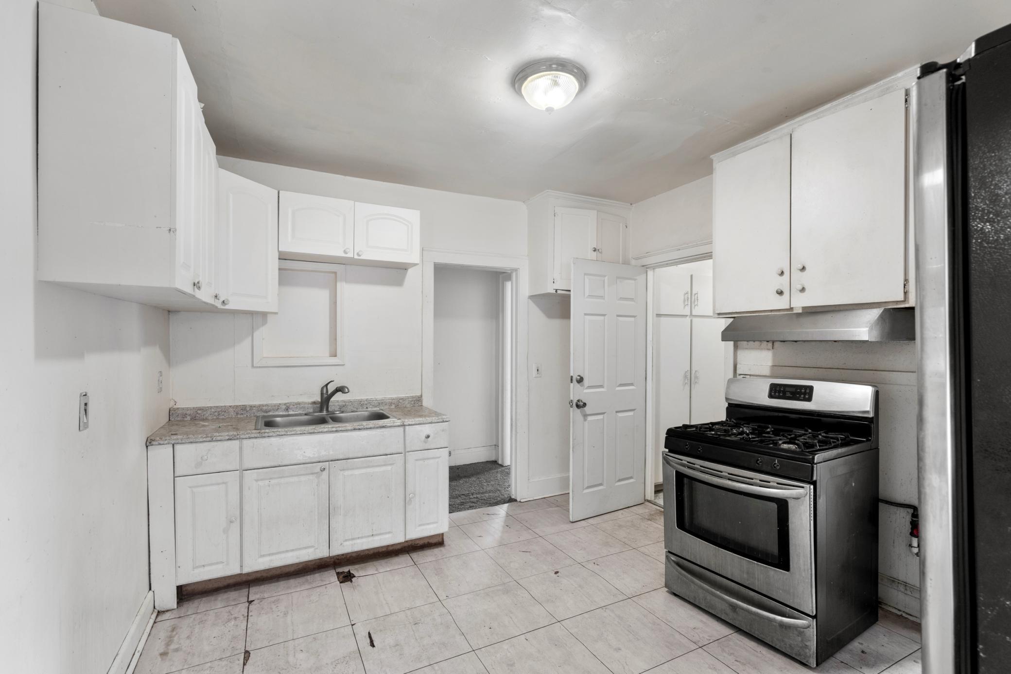 View of Residential Income at 918 Queen Avenue, Minneapolis MN 55411, Minneapolis (7 of 28) - Mike Wilen | Minnesota Team Real Estate