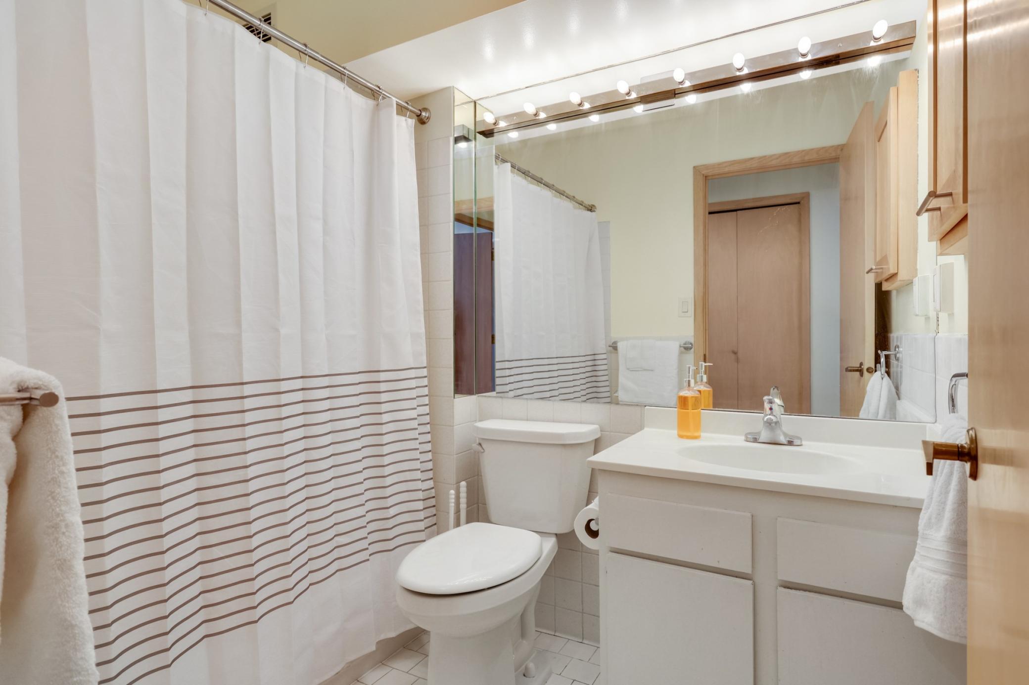 View of Residential at 400 Groveland Avenue #1514, Minneapolis MN 55403, Minneapolis (19 of 46) - Mike Wilen | Minnesota Team Real Estate