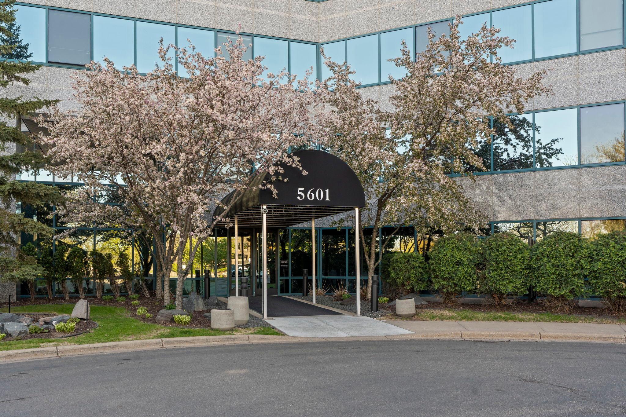 View of Residential at 5601 Smetana Drive #618, Minnetonka MN 55343, Minnetonka (31 of 34) - Mike Wilen | Minnesota Team Real Estate