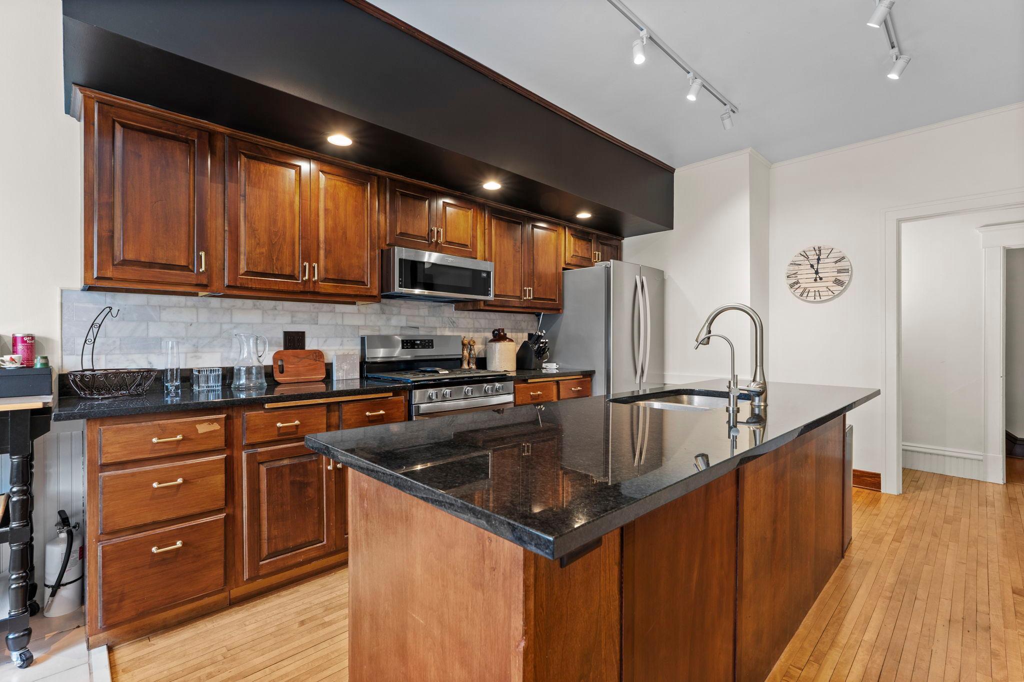 View of Residential at 802 Ashland Avenue, Saint Paul MN 55104, Saint Paul (28 of 72) - Mike Wilen | Minnesota Team Real Estate
