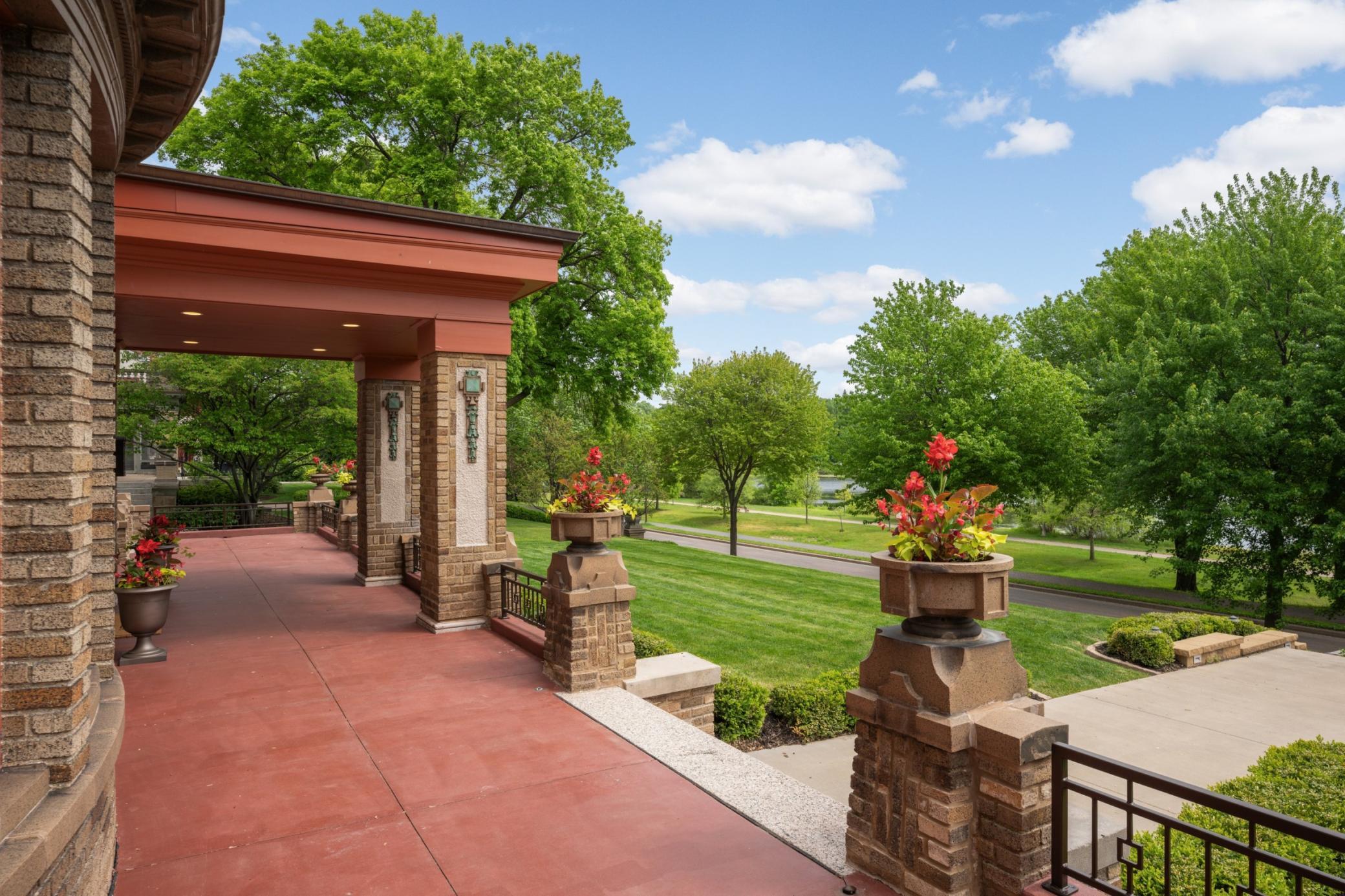View of Residential at 2224 Lake Of The Isles Parkway, Minneapolis MN 55405, Minneapolis (10 of 112) - Mike Wilen | Minnesota Team Real Estate