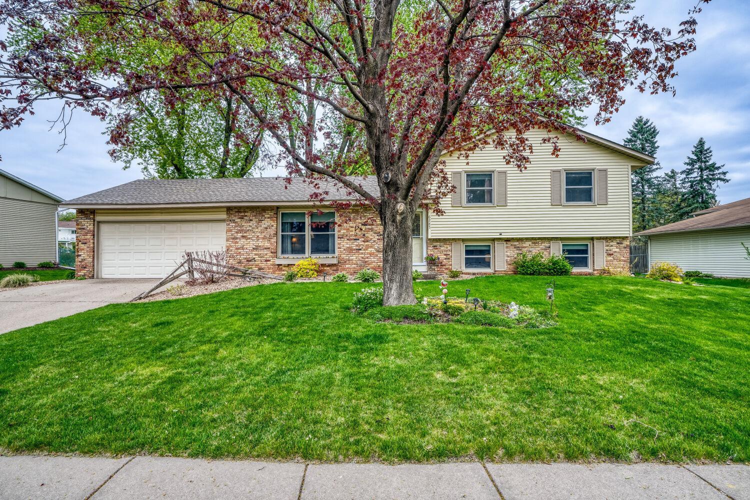 View of Residential at 6285 137th Street, Apple Valley MN 55124, Apple Valley - Mike Wilen | Minnesota Team Real Estate