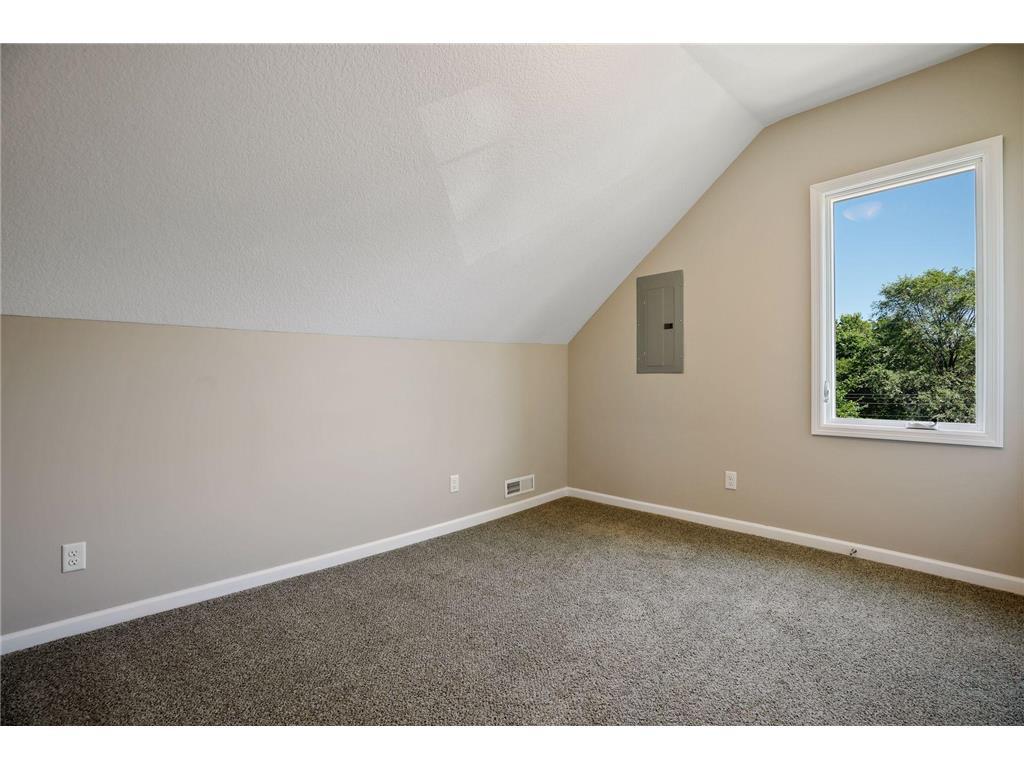 View of Residential Income at 2050 Broadway Avenue, Minneapolis MN 55411, Minneapolis (35 of 40) - Mike Wilen | Minnesota Team Real Estate