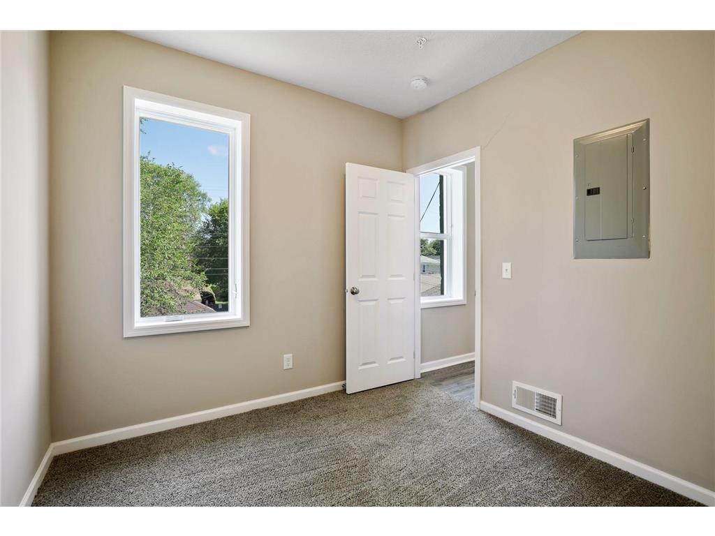 View of Residential Income at 2050 Broadway Avenue, Minneapolis MN 55411, Minneapolis (31 of 40) - Mike Wilen | Minnesota Team Real Estate