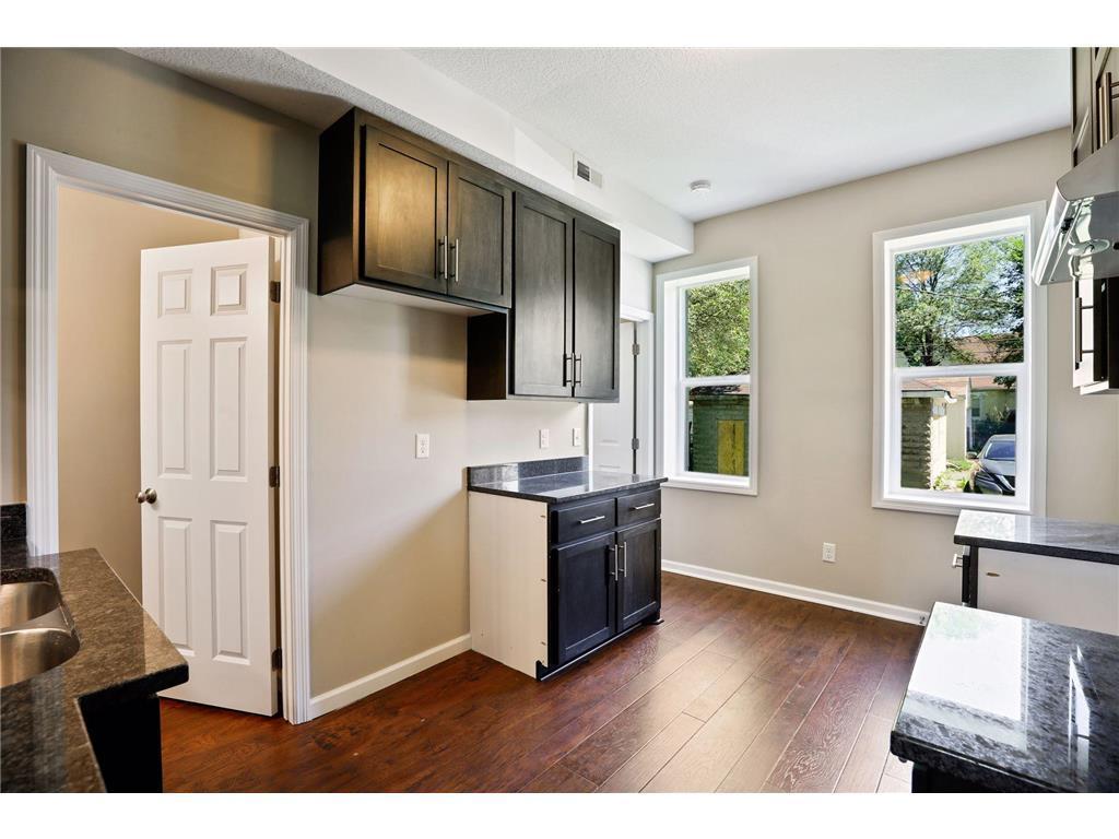 View of Residential Income at 2050 Broadway Avenue, Minneapolis MN 55411, Minneapolis (17 of 40) - Mike Wilen | Minnesota Team Real Estate