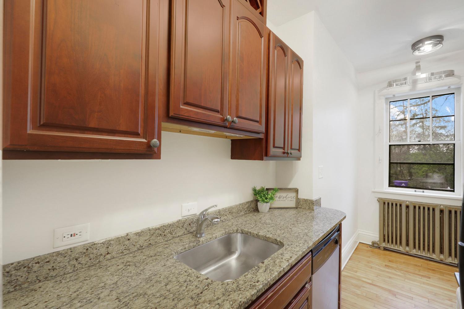 View of Residential at 220 Marshall Avenue #3, Saint Paul MN 55102, Saint Paul (7 of 23) - Mike Wilen | Minnesota Team Real Estate