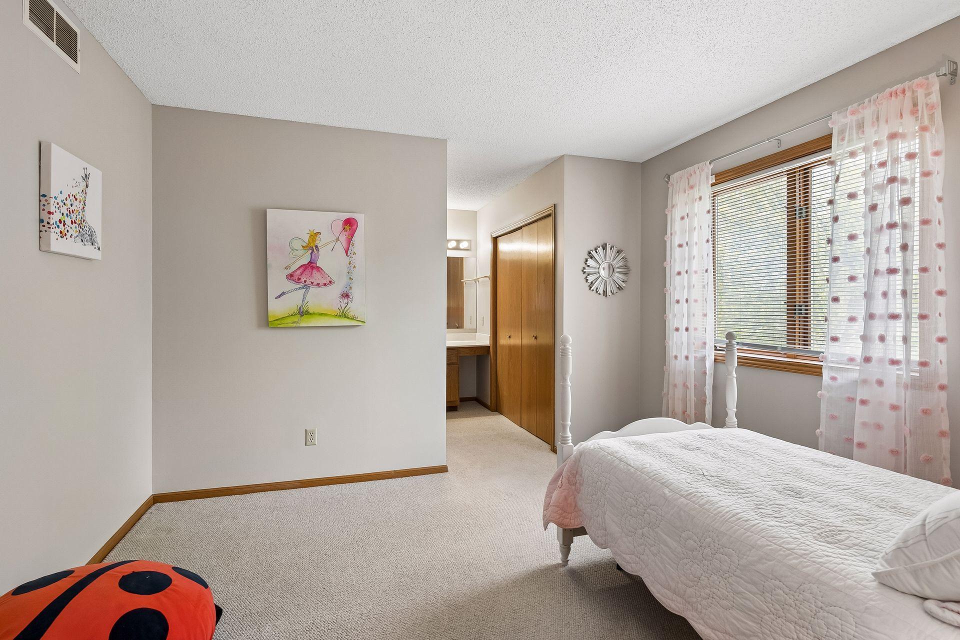 View of Residential at 930 Dartmouth Place, Minneapolis MN 55414, Minneapolis (34 of 48) - Mike Wilen | Minnesota Team Real Estate
