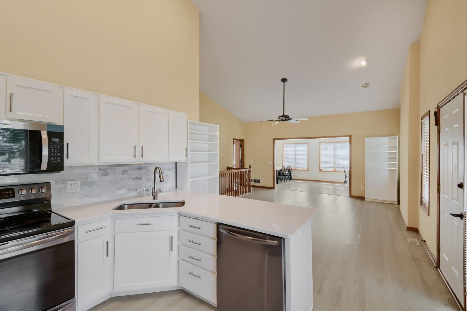 View of Residential at 834 Wescott Square, Eagan MN 55123, Eagan (6 of 17) - Mike Wilen | Minnesota Team Real Estate