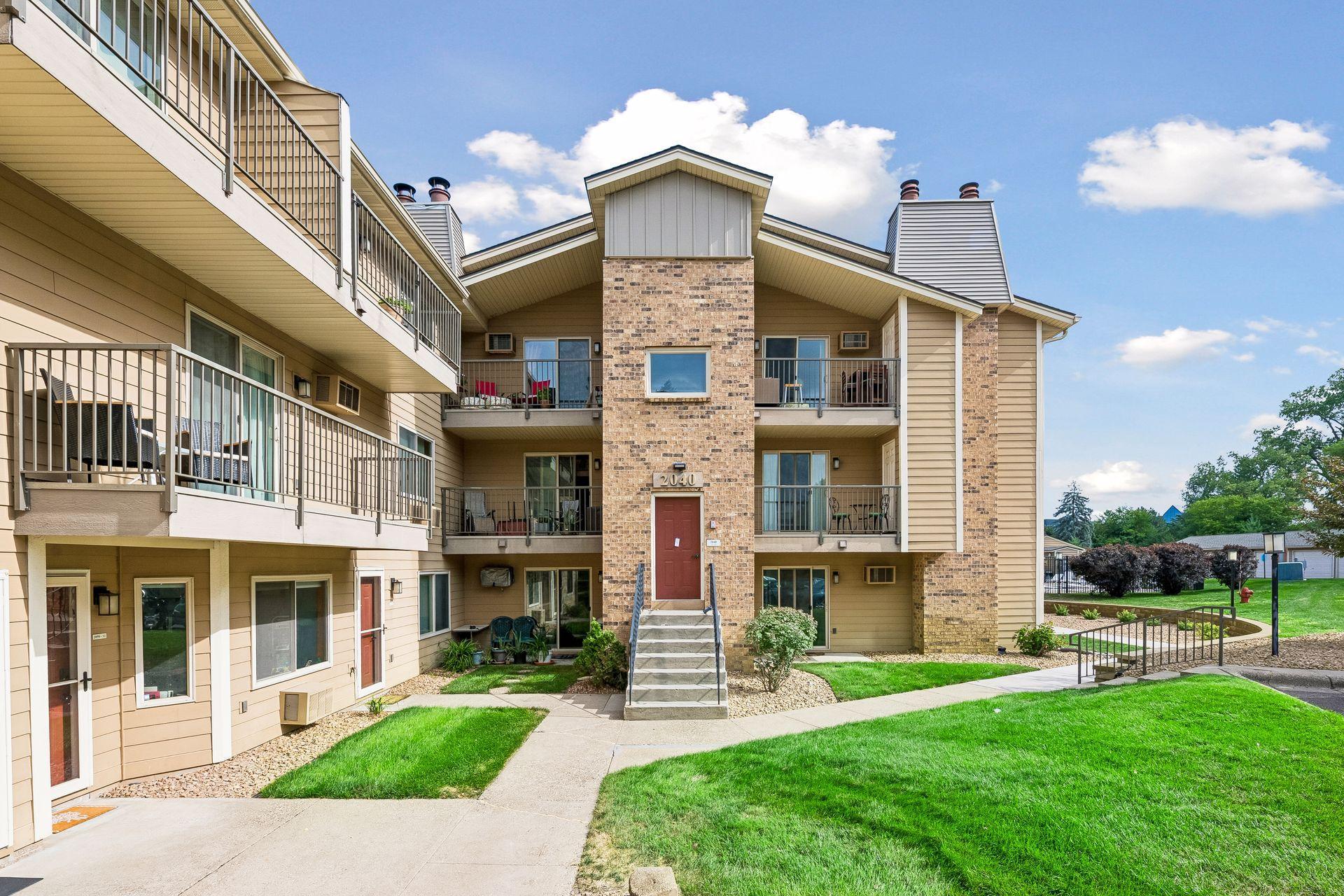 View of Residential at 2040 Ridge Drive #32, Saint Louis Park MN 55416, Saint Louis Park (2 of 27) - Mike Wilen | Minnesota Team Real Estate