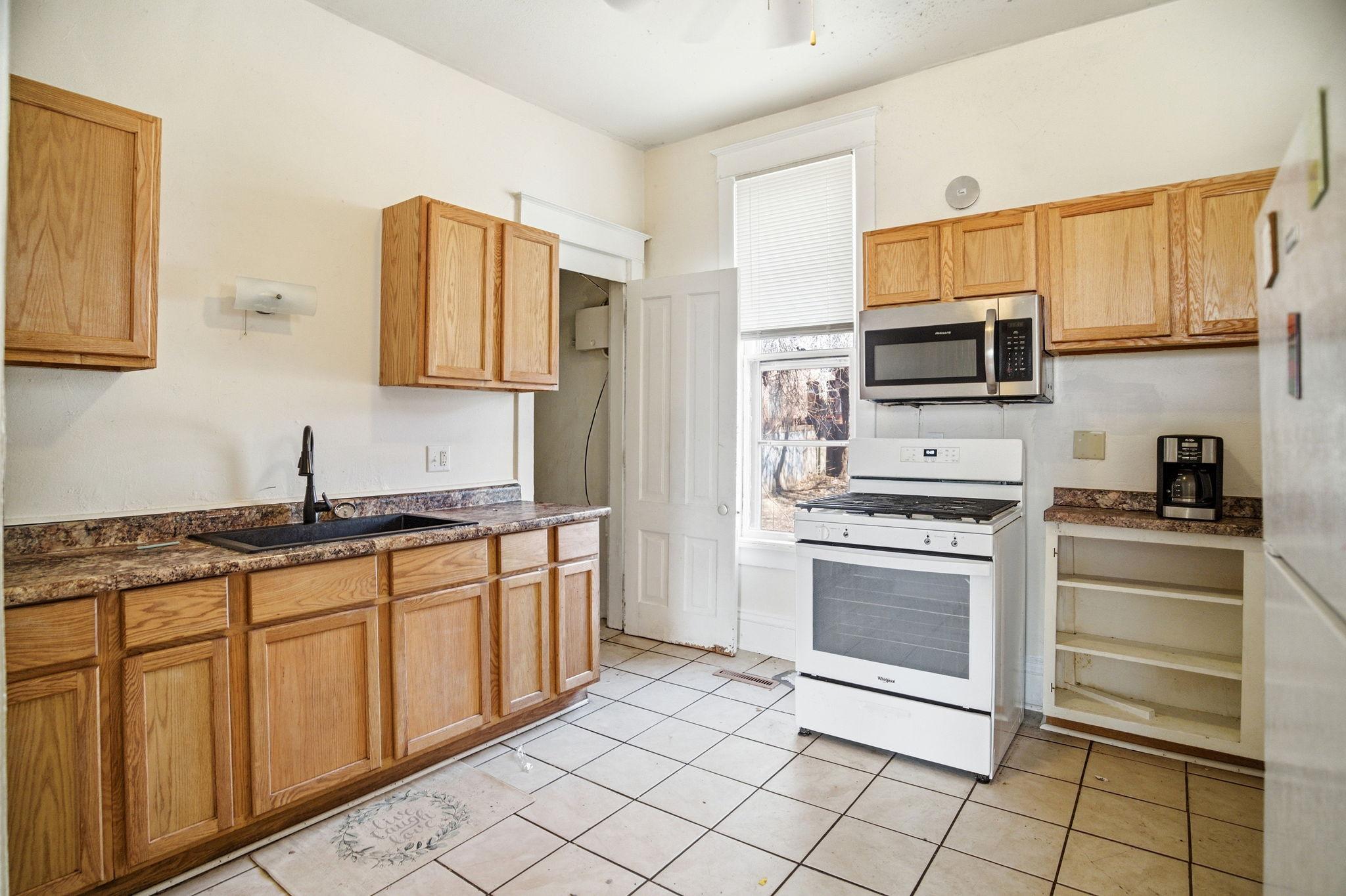 View of Residential Income at 549 Selby Avenue, Saint Paul MN 55102, Saint Paul (5 of 15) - Mike Wilen | Minnesota Team Real Estate
