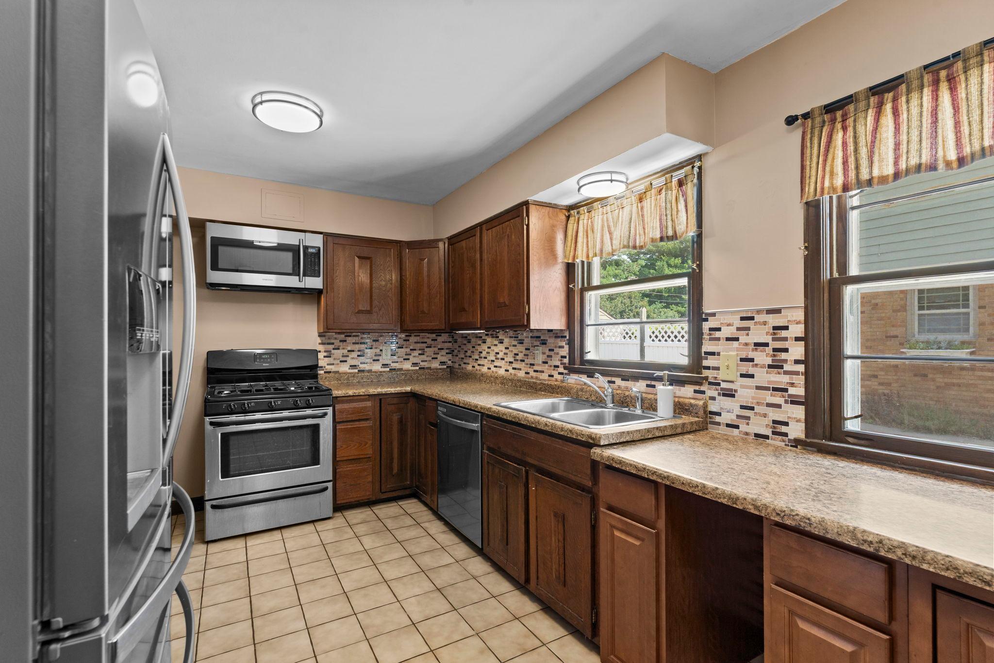 View of Residential at 1739 Hampshire Avenue, Saint Paul MN 55116, Saint Paul (8 of 51) - Mike Wilen | Minnesota Team Real Estate