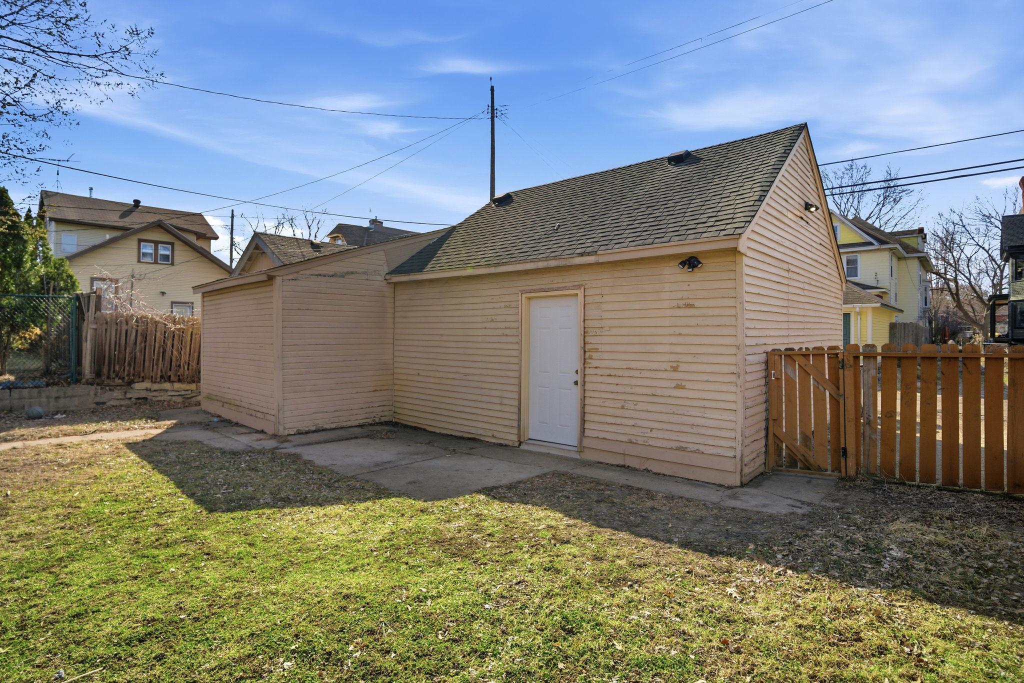 View of Residential Income at 694 Marshall Avenue, Saint Paul MN 55104, Saint Paul (15 of 16) - Mike Wilen | Minnesota Team Real Estate