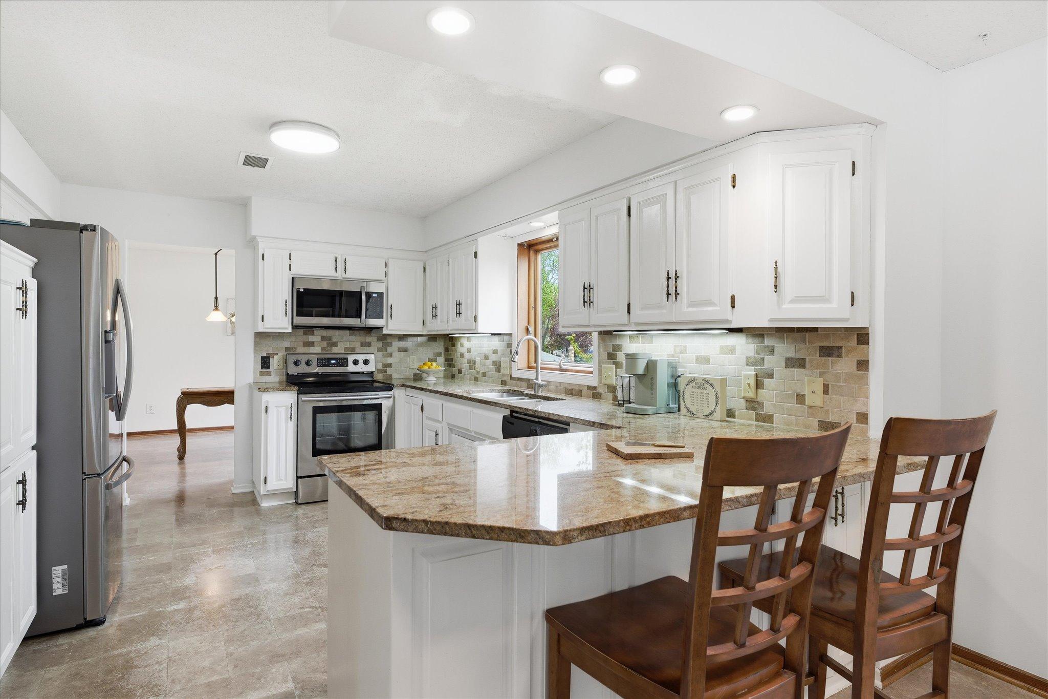 View of Residential at 2500 Highland View Avenue, Burnsville MN 55337, Burnsville (32 of 57) - Mike Wilen | Minnesota Team Real Estate