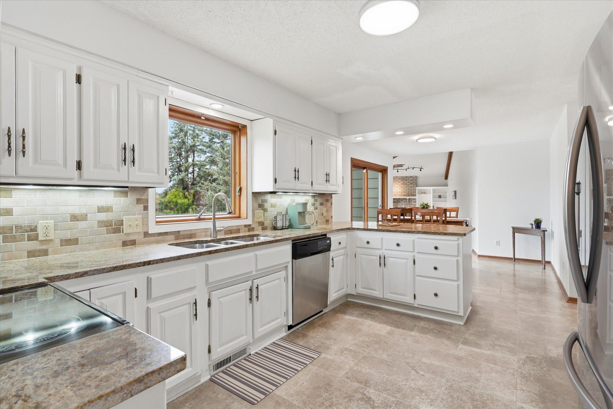 View of Residential at 2500 Highland View Avenue, Burnsville MN 55337, Burnsville (10 of 57) - Mike Wilen | Minnesota Team Real Estate