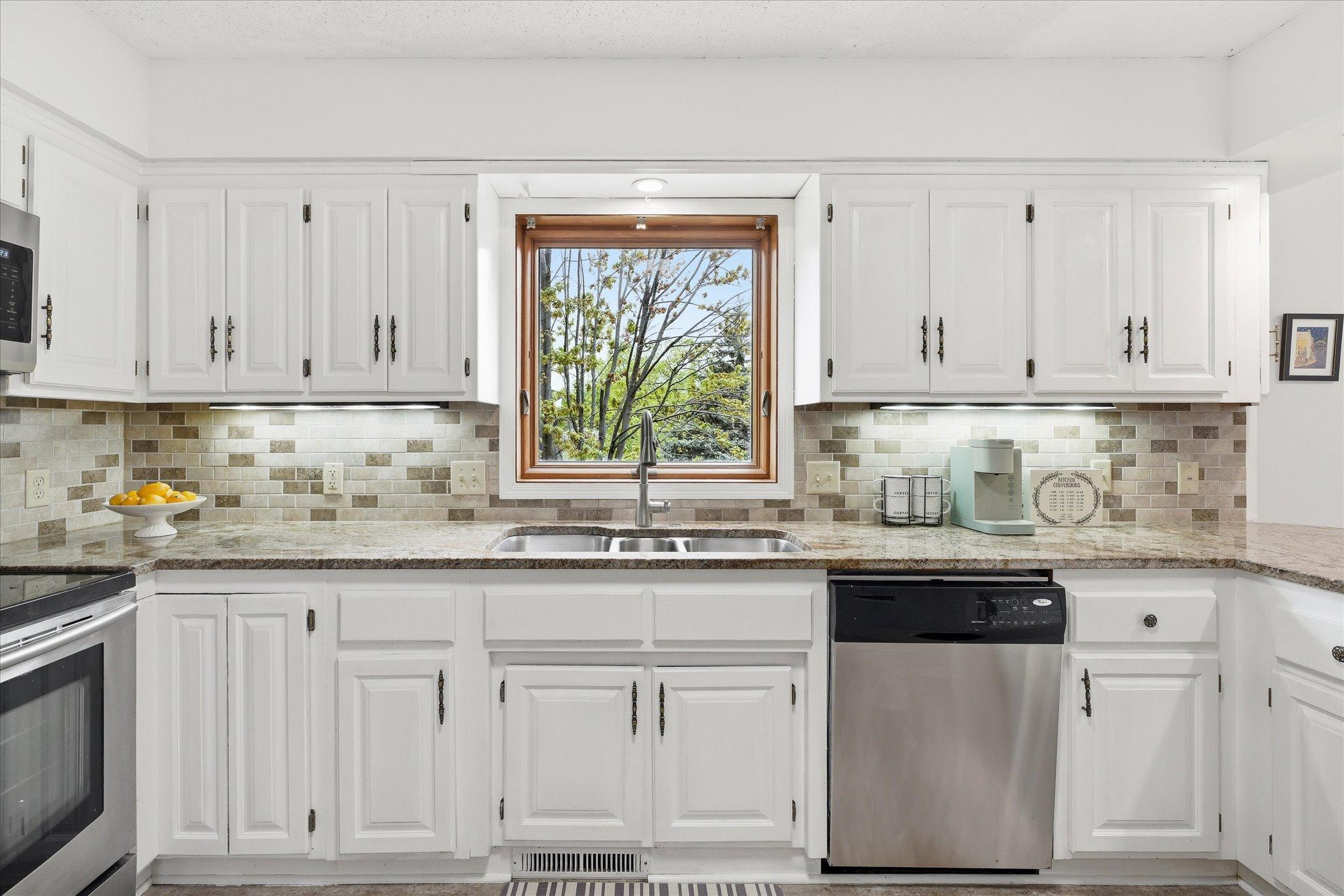 View of Residential at 2500 Highland View Avenue, Burnsville MN 55337, Burnsville (30 of 57) - Mike Wilen | Minnesota Team Real Estate