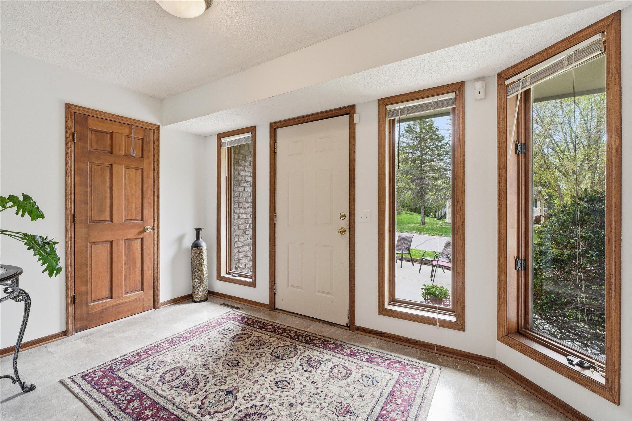 View of Residential at 2500 Highland View Avenue, Burnsville MN 55337, Burnsville (55 of 57) - Mike Wilen | Minnesota Team Real Estate