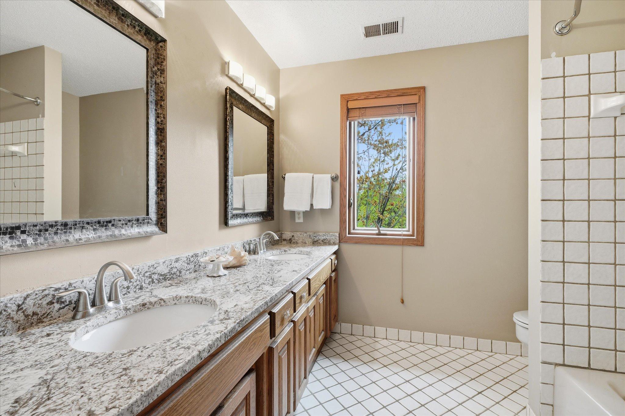 View of Residential at 2500 Highland View Avenue, Burnsville MN 55337, Burnsville (48 of 57) - Mike Wilen | Minnesota Team Real Estate
