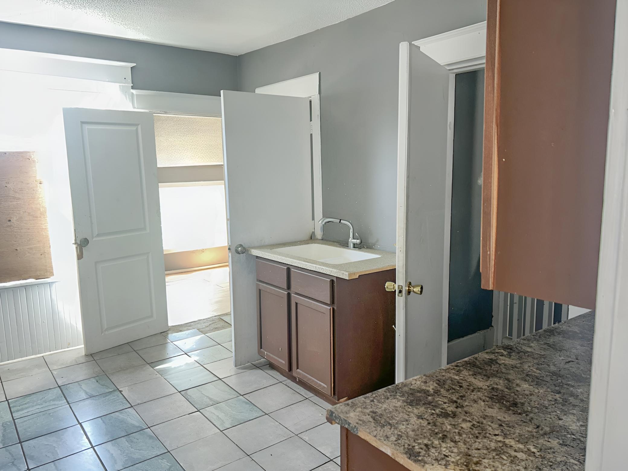 View of Residential Income at 686 Sherburne Avenue, Saint Paul MN 55104, Saint Paul (16 of 22) - Mike Wilen | Minnesota Team Real Estate