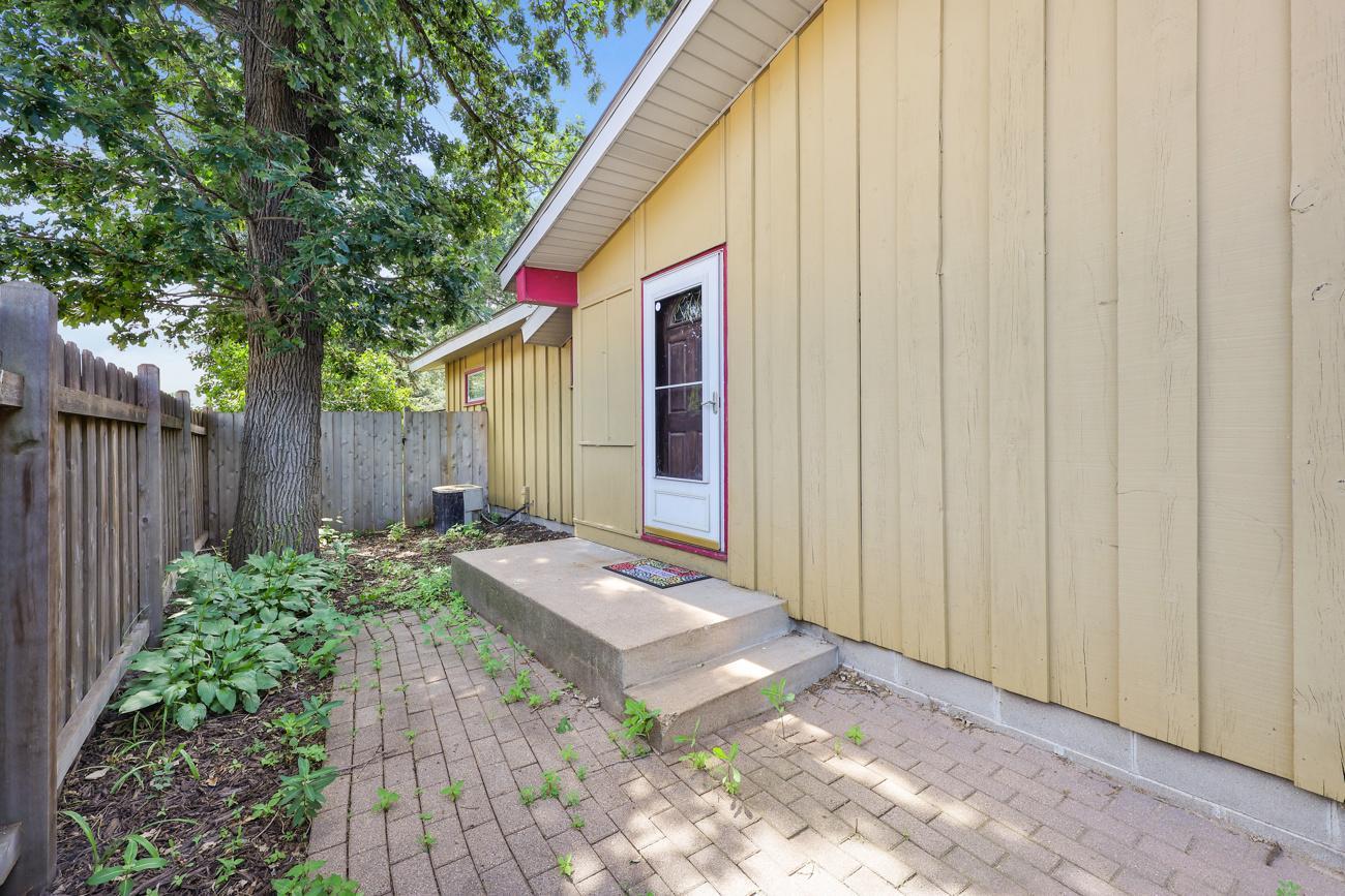 View of Residential at 122 Craig Way, Fridley MN 55432, Fridley (53 of 56) - Mike Wilen | Minnesota Team Real Estate