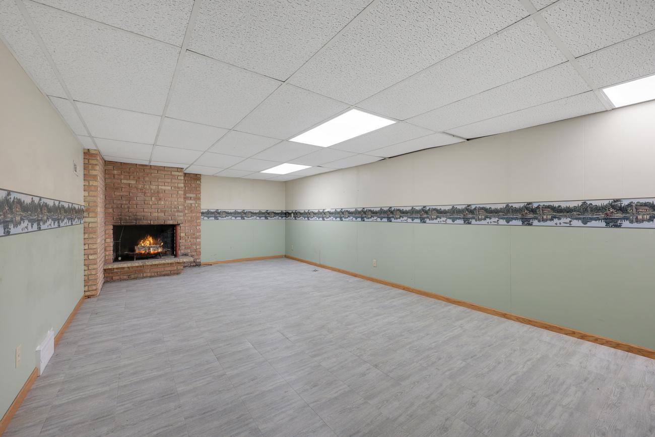 View of Residential at 122 Craig Way, Fridley MN 55432, Fridley (44 of 56) - Mike Wilen | Minnesota Team Real Estate