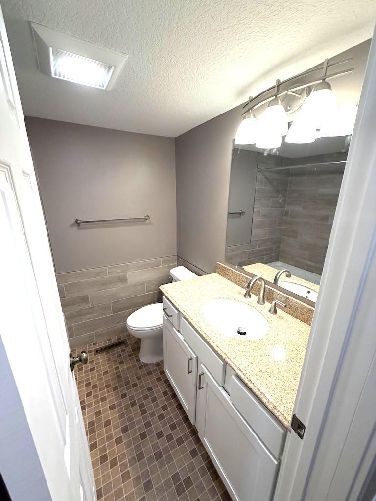View of Residential Income at 892 4th Street, Saint Paul MN 55106, Saint Paul (4 of 24) - Mike Wilen | Minnesota Team Real Estate