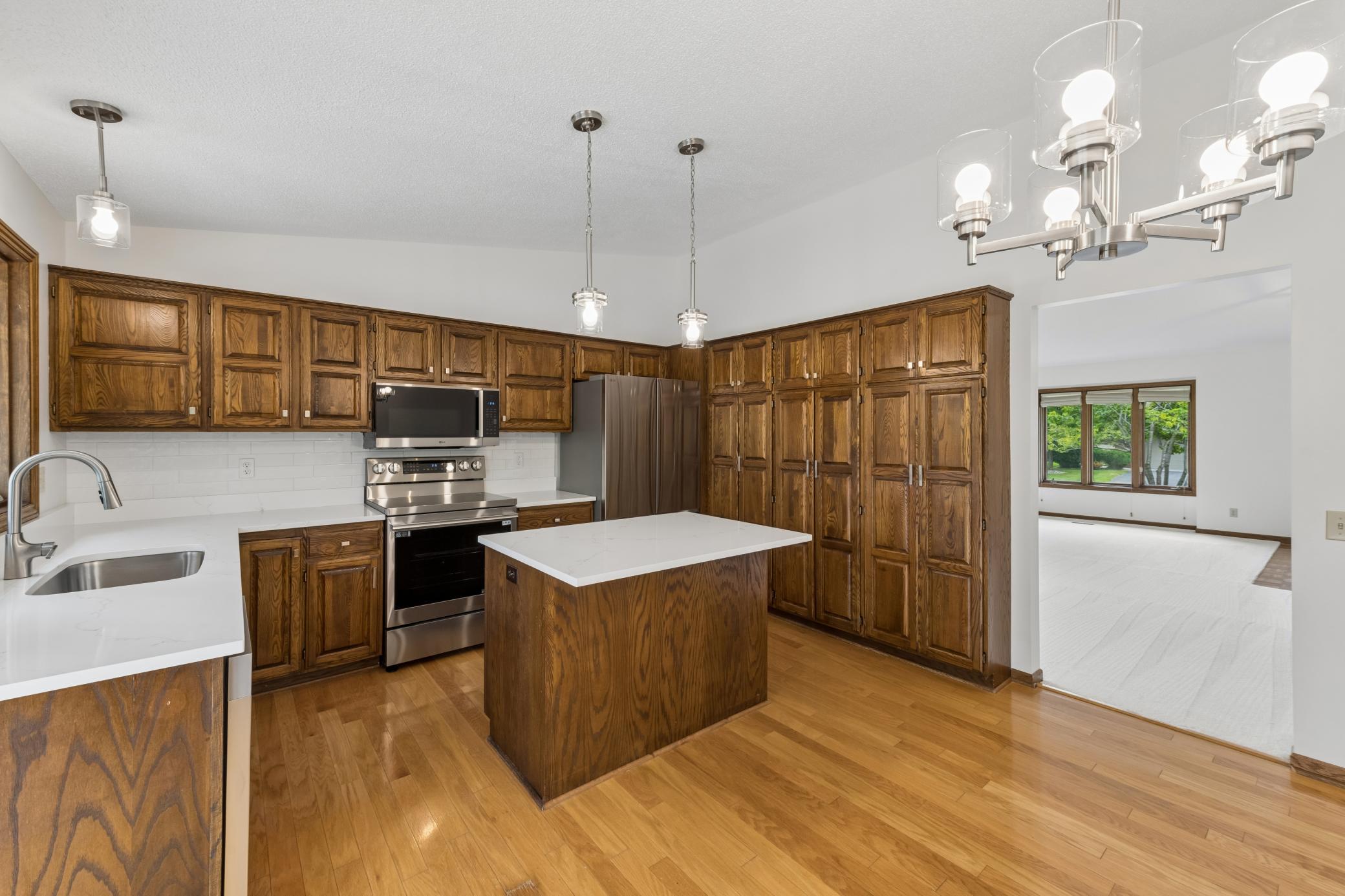 View of Residential at 9526 Woodbridge Road, Bloomington MN 55438, Bloomington (14 of 45) - Mike Wilen | Minnesota Team Real Estate