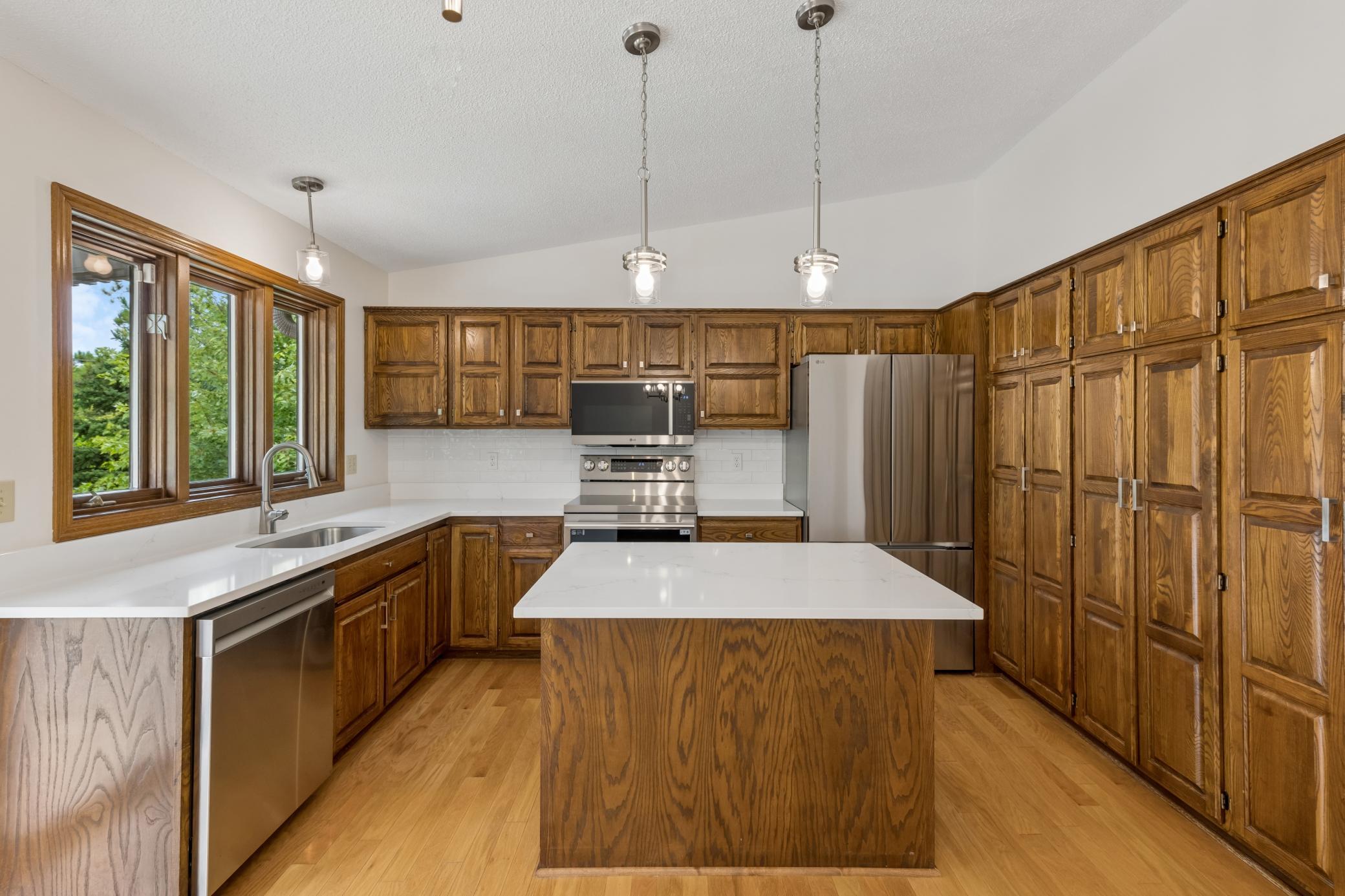 View of Residential at 9526 Woodbridge Road, Bloomington MN 55438, Bloomington (13 of 45) - Mike Wilen | Minnesota Team Real Estate