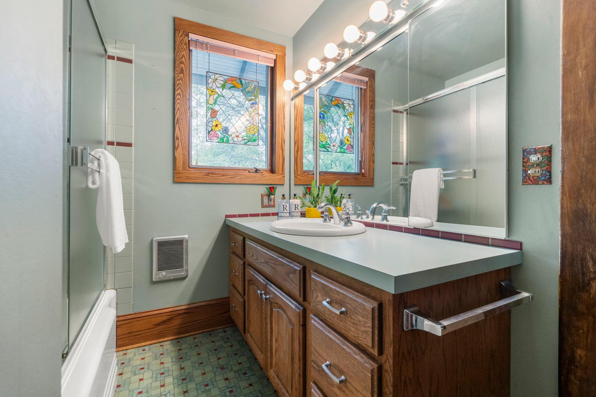 View of Residential at 3641 Dupont Avenue, Minneapolis MN 55409, Minneapolis (28 of 50) - Mike Wilen | Minnesota Team Real Estate