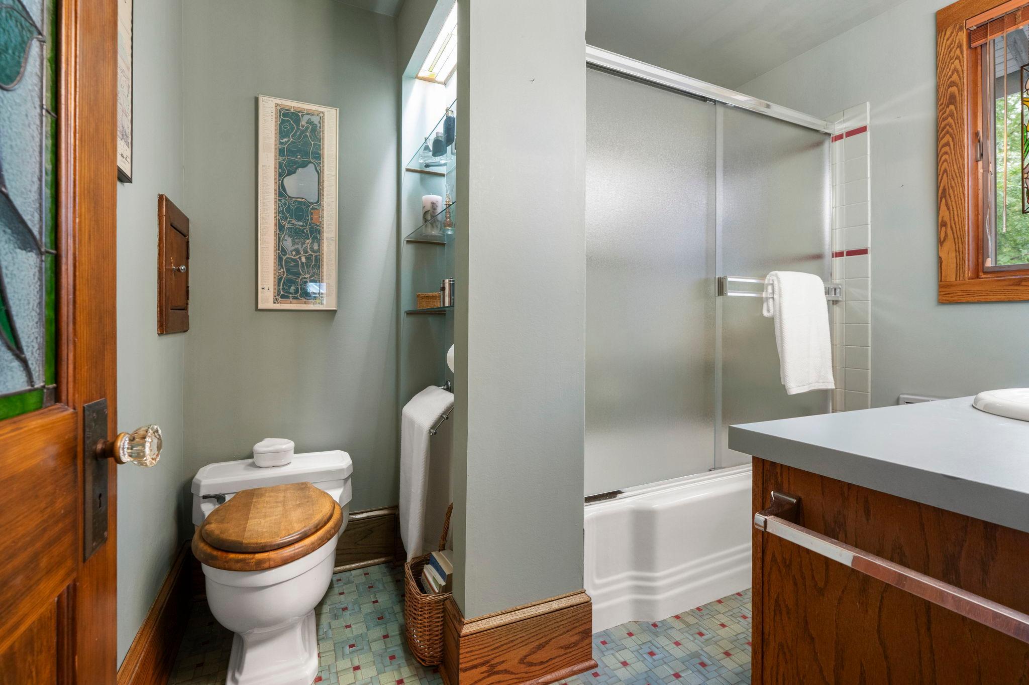View of Residential at 3641 Dupont Avenue, Minneapolis MN 55409, Minneapolis (29 of 50) - Mike Wilen | Minnesota Team Real Estate