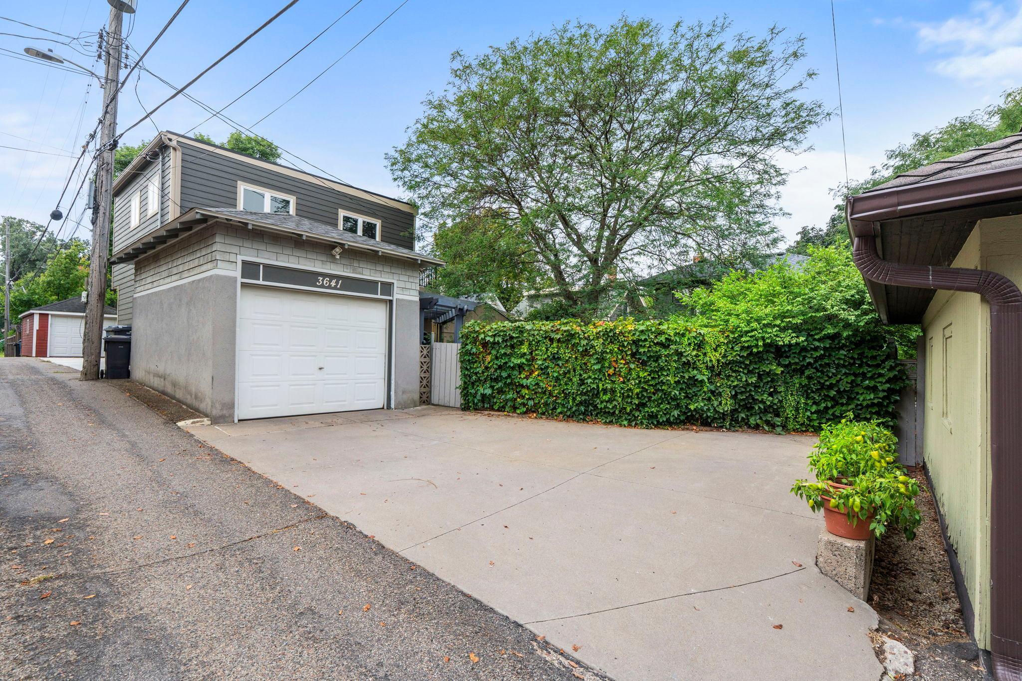 View of Residential at 3641 Dupont Avenue, Minneapolis MN 55409, Minneapolis (41 of 50) - Mike Wilen | Minnesota Team Real Estate
