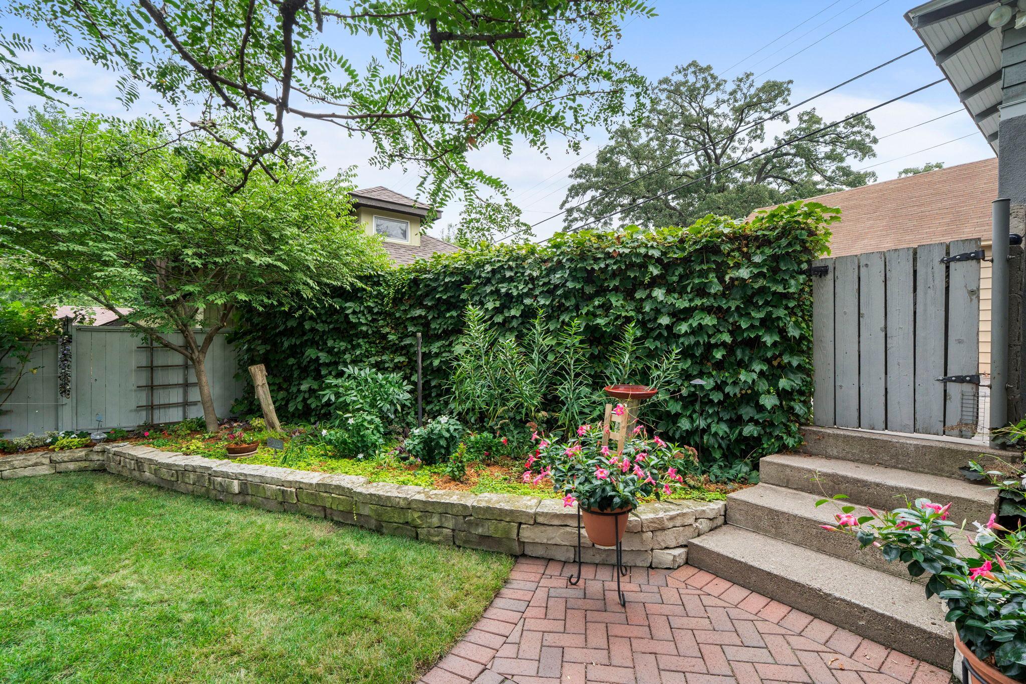 View of Residential at 3641 Dupont Avenue, Minneapolis MN 55409, Minneapolis (38 of 50) - Mike Wilen | Minnesota Team Real Estate