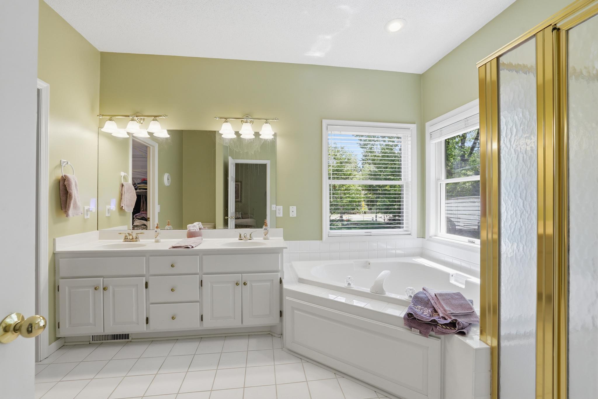 View of Residential at 1084 Tamberwood Court, Woodbury MN 55125, Woodbury (21 of 40) - Mike Wilen | Minnesota Team Real Estate
