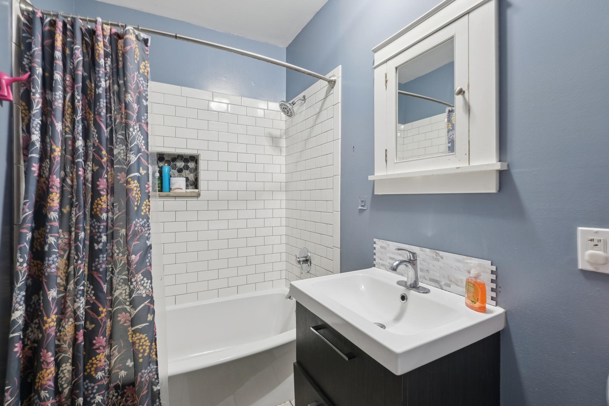 View of Residential Income at 2211 10th Avenue, Minneapolis MN 55404, Minneapolis (6 of 15) - Mike Wilen | Minnesota Team Real Estate