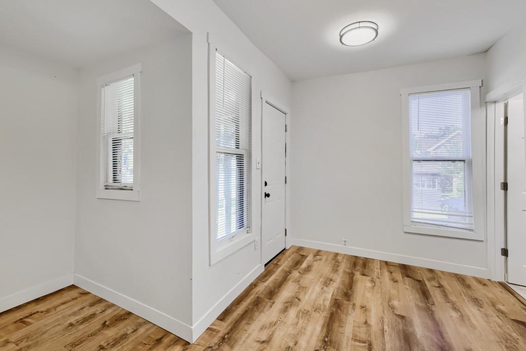 View of Residential Income at 2631 Girard Avenue, Minneapolis MN 55411, Minneapolis (13 of 24) - Mike Wilen | Minnesota Team Real Estate
