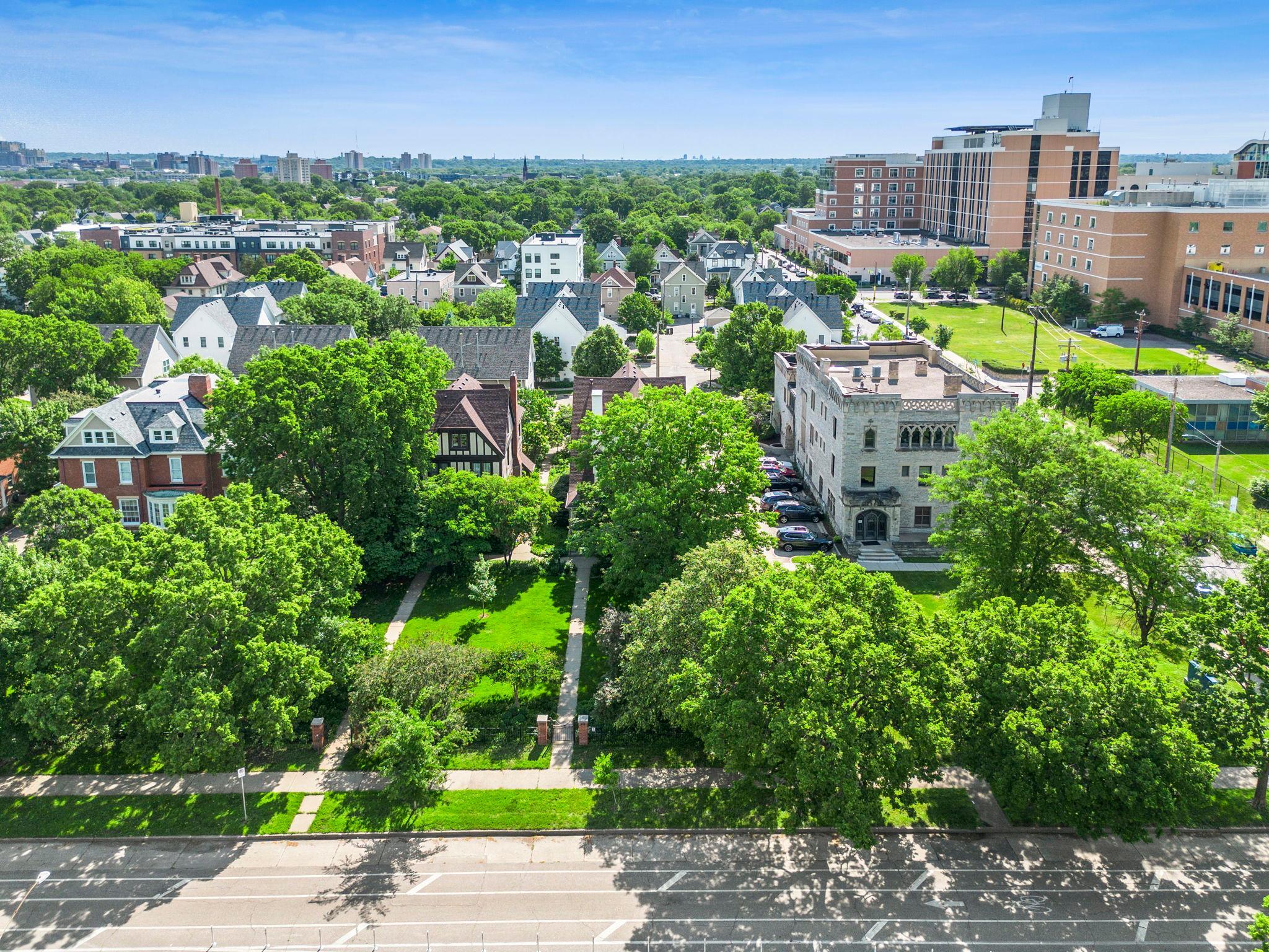 View of Residential at 2439 Park Avenue #F, Minneapolis MN 55404, Minneapolis (28 of 31) - Mike Wilen | Minnesota Team Real Estate