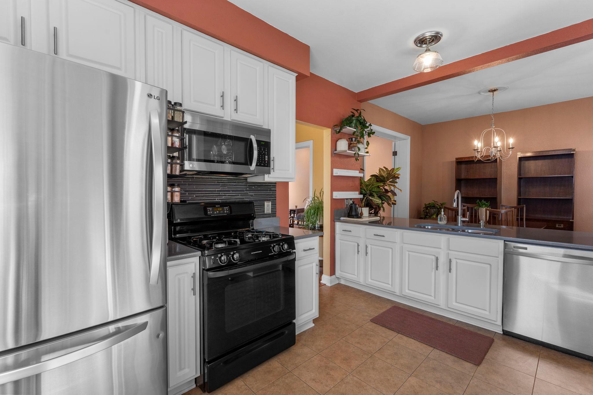 View of Residential at 2439 Park Avenue #F, Minneapolis MN 55404, Minneapolis (10 of 31) - Mike Wilen | Minnesota Team Real Estate