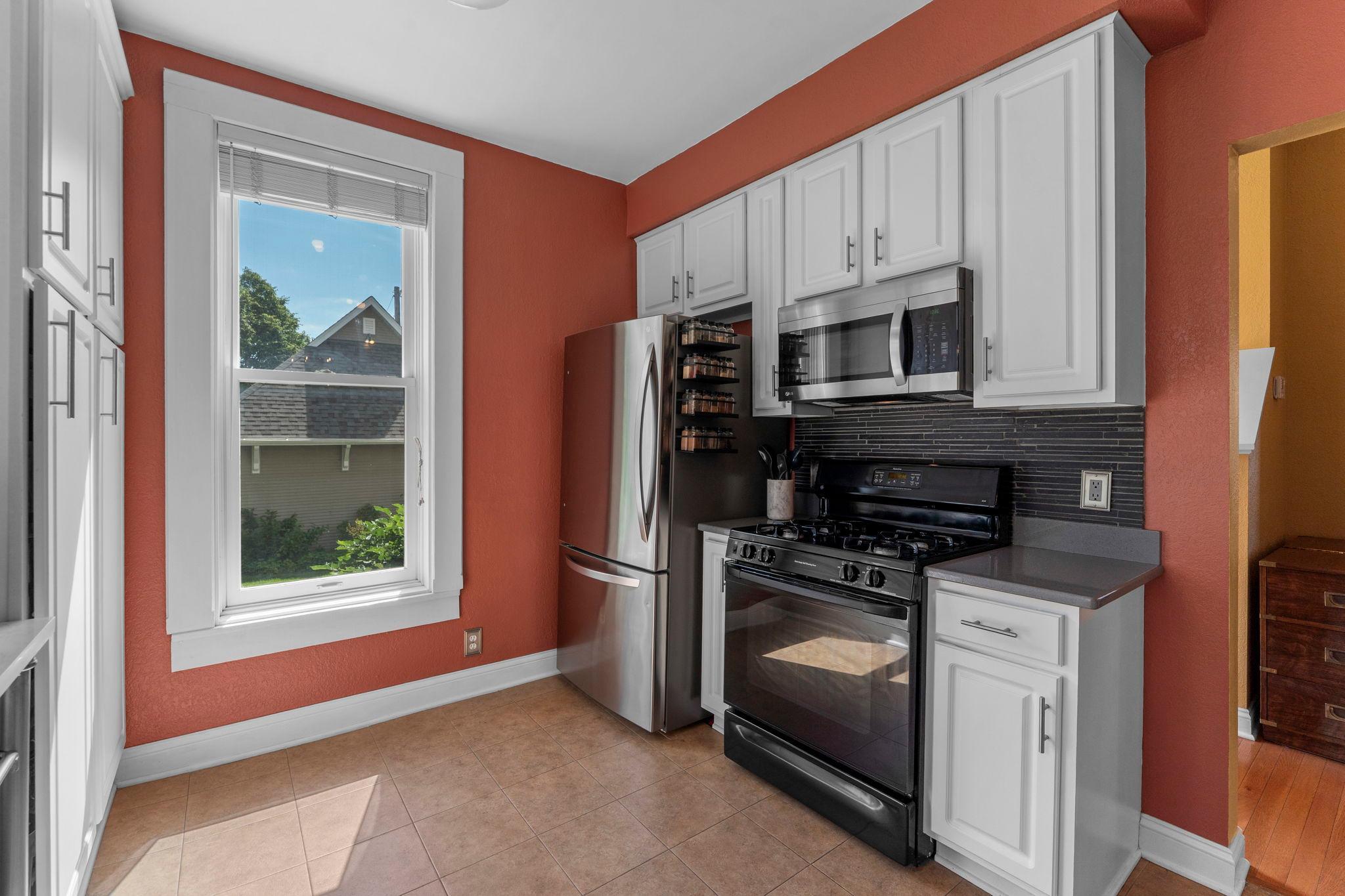 View of Residential at 2439 Park Avenue #F, Minneapolis MN 55404, Minneapolis (8 of 31) - Mike Wilen | Minnesota Team Real Estate
