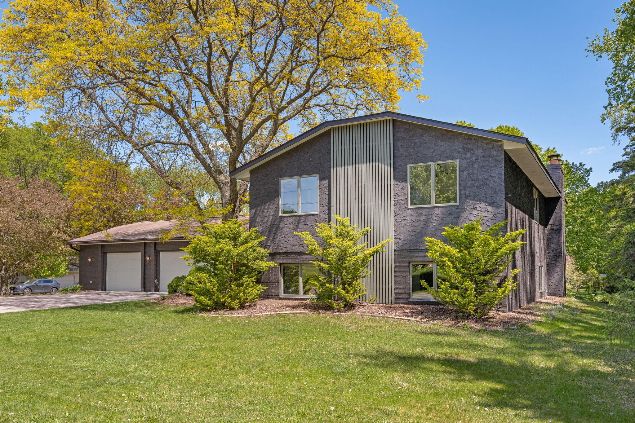 View of Residential at 1940 Hunter Lane, Mendota Heights MN 55118, Mendota Heights (77 of 91) - Mike Wilen | Minnesota Team Real Estate