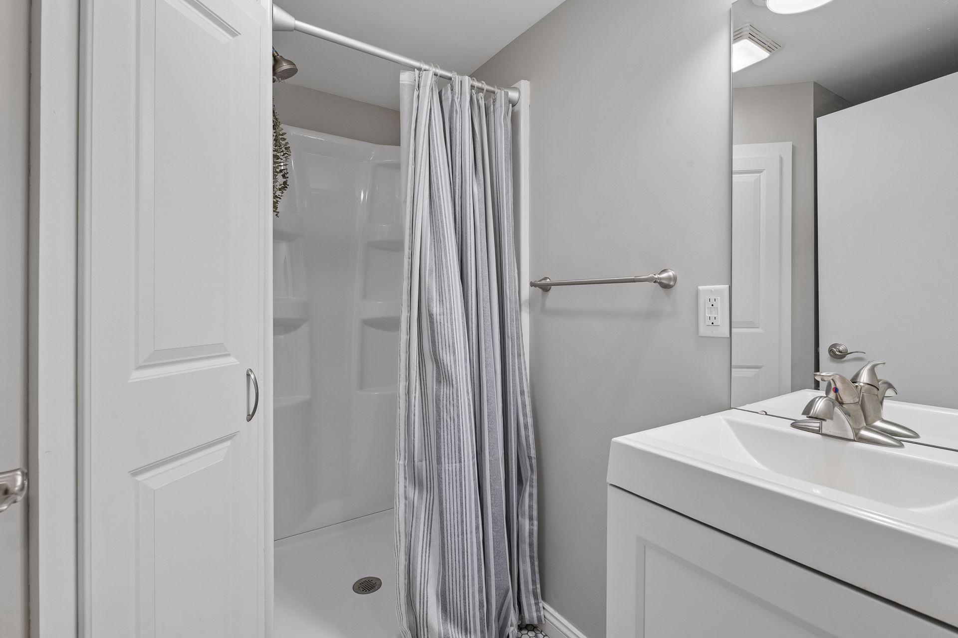 View of Residential at 5523 Girard Avenue, Minneapolis MN 55419, Minneapolis (28 of 39) - Mike Wilen | Minnesota Team Real Estate
