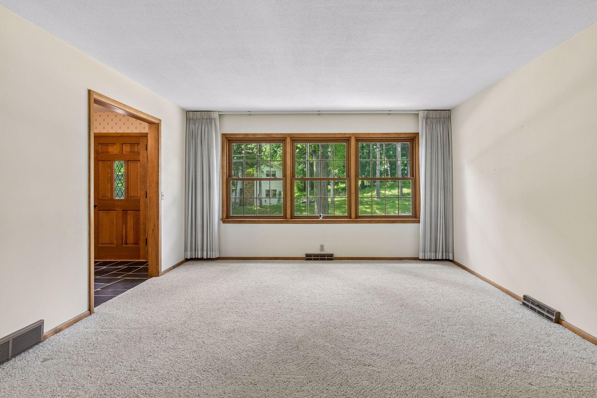 View of Residential at 3931 Huntingdon Drive, Hopkins MN 55305, Hopkins (41 of 47) - Mike Wilen | Minnesota Team Real Estate