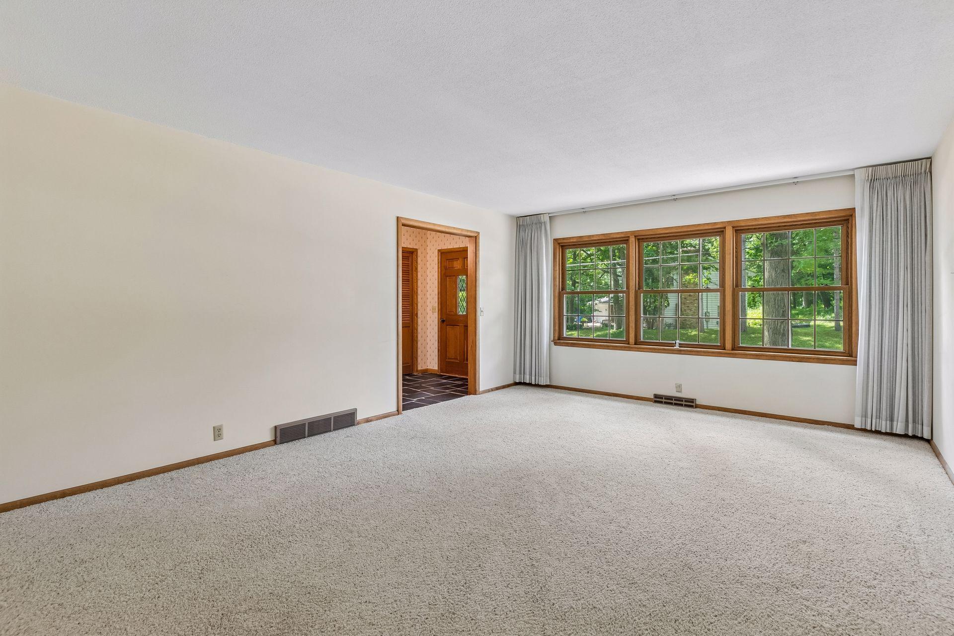 View of Residential at 3931 Huntingdon Drive, Hopkins MN 55305, Hopkins (42 of 47) - Mike Wilen | Minnesota Team Real Estate