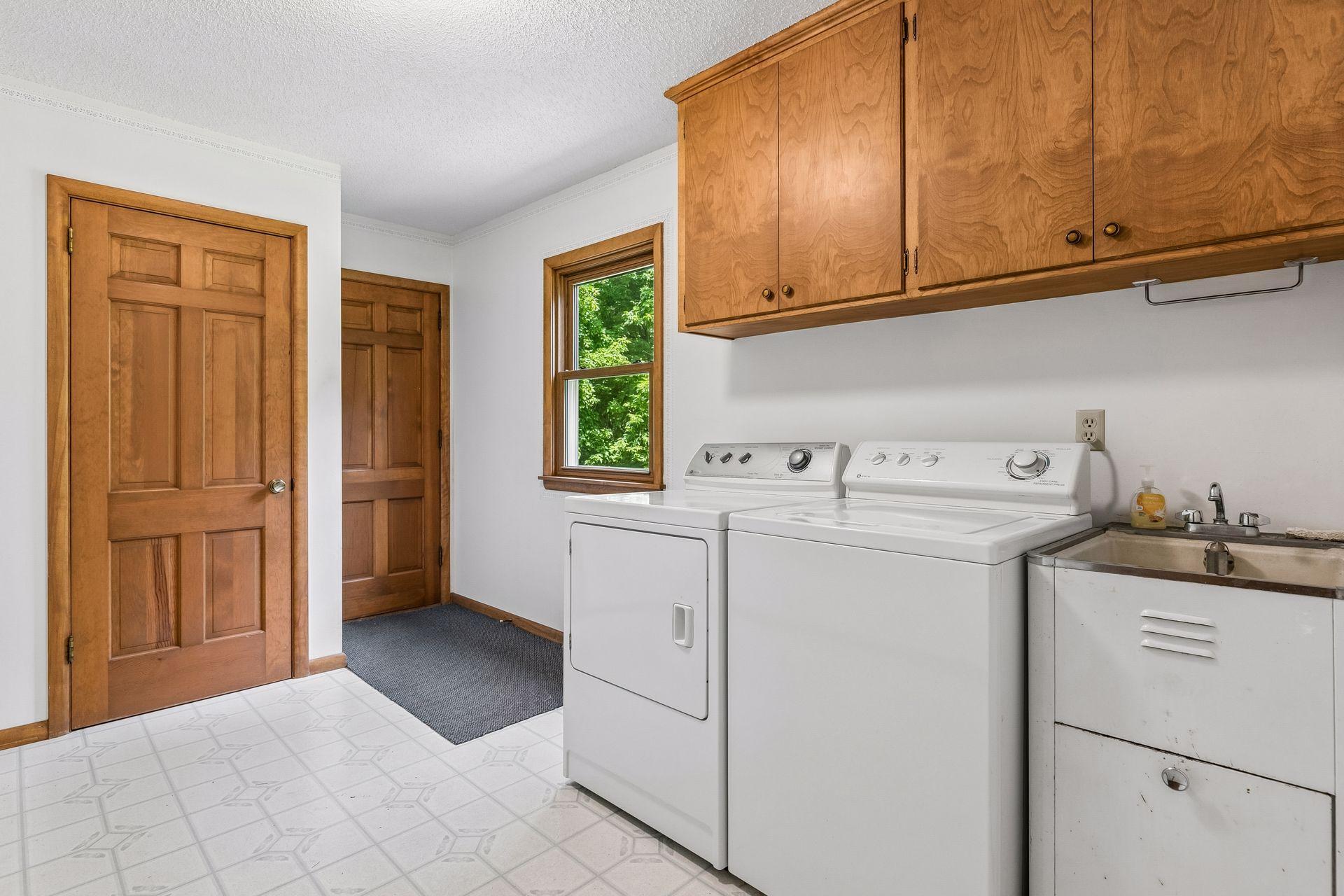 View of Residential at 3931 Huntingdon Drive, Hopkins MN 55305, Hopkins (44 of 47) - Mike Wilen | Minnesota Team Real Estate