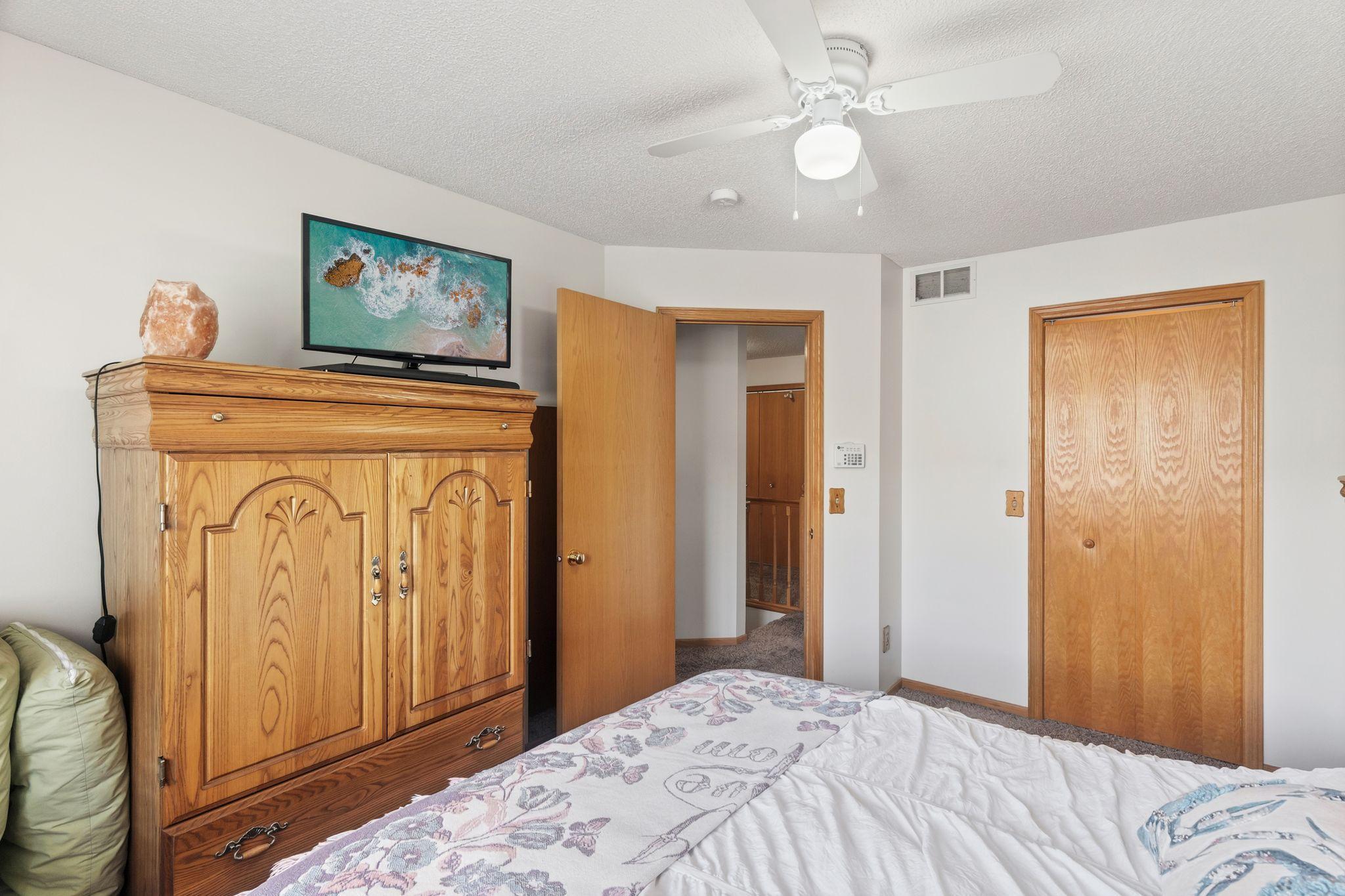 View of Residential at 7036 49th Street, Oakdale MN 55128, Oakdale (14 of 23) - Mike Wilen | Minnesota Team Real Estate