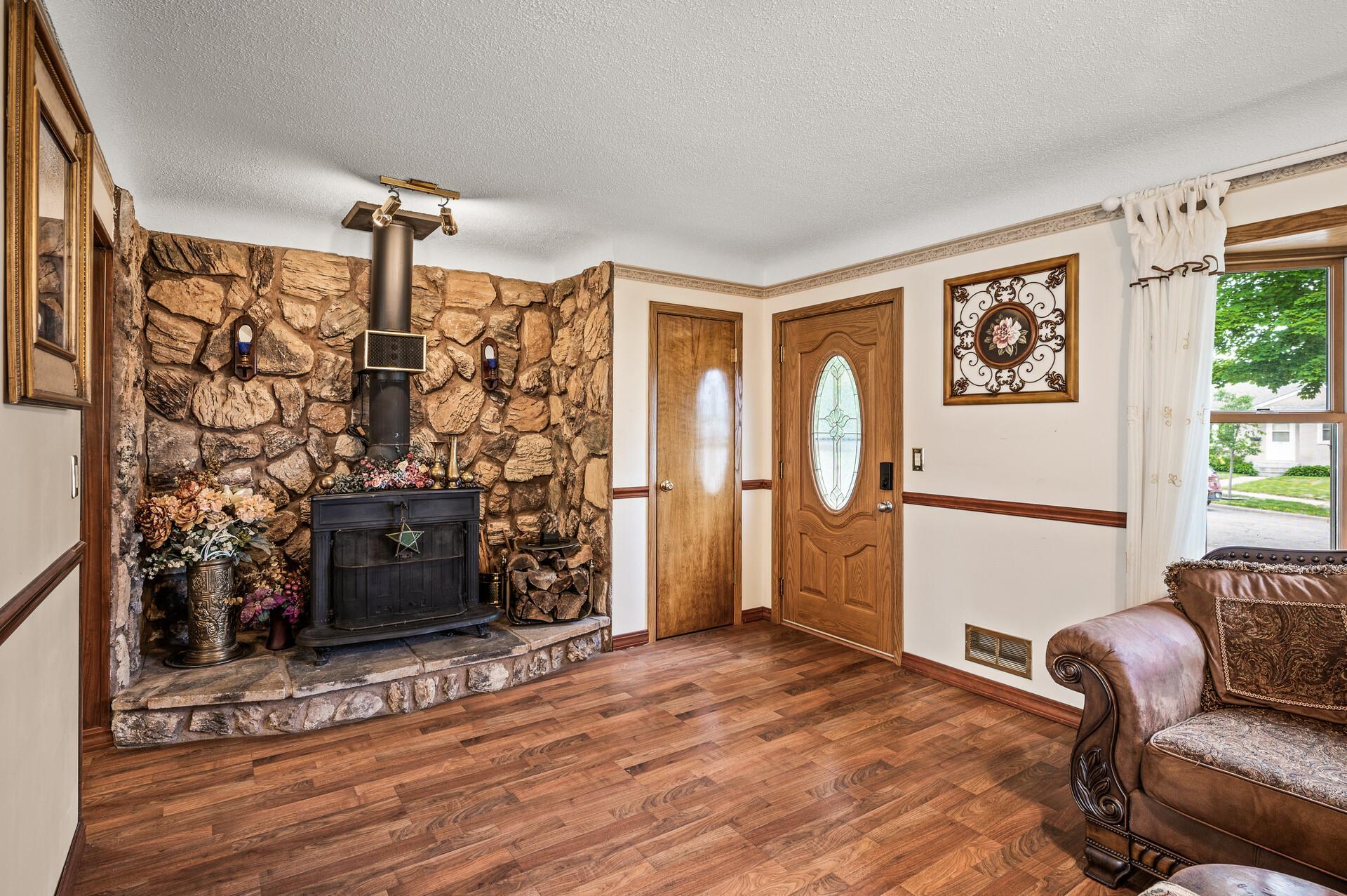 View of Residential at 2233 Fremont Avenue, Saint Paul MN 55119, Saint Paul (4 of 30) - Mike Wilen | Minnesota Team Real Estate
