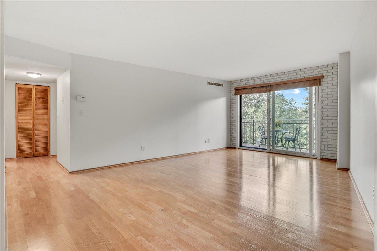 View of Residential at 210 Grant Street #210, Minneapolis MN 55403, Minneapolis (6 of 27) - Mike Wilen | Minnesota Team Real Estate