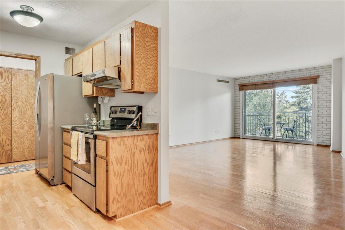 View of Residential at 210 Grant Street #210, Minneapolis MN 55403, Minneapolis (10 of 27) - Mike Wilen | Minnesota Team Real Estate